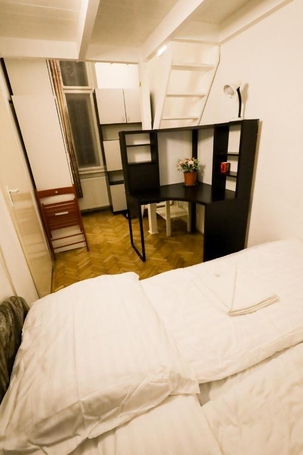 Center Apartment 5 Private Room For 19 People Budapest Exteriör bild