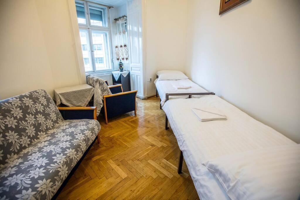 Center Apartment 5 Private Room For 19 People Budapest Exteriör bild