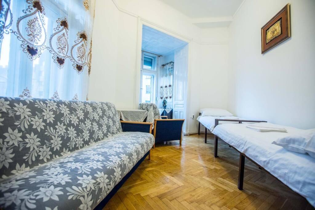 Center Apartment 5 Private Room For 19 People Budapest Exteriör bild